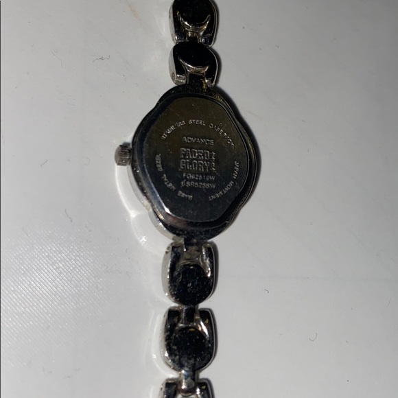 Faded Glory Womens Watch Stainless New Battery - Picture 4 of 4